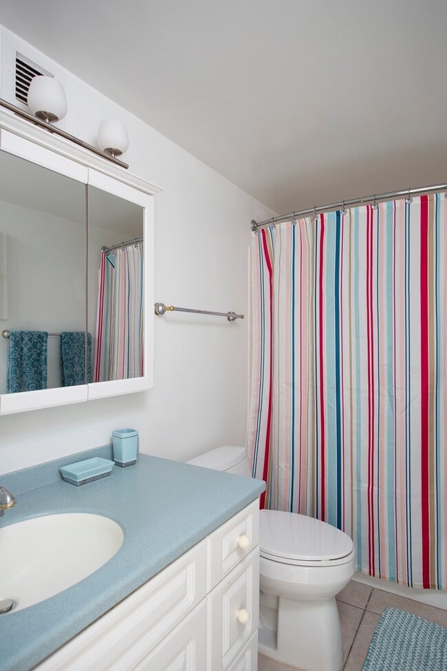 Building Photo - 2 Bedroom 1 Bathroom Furnished 5th Floor D...