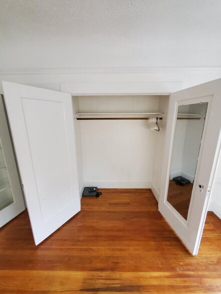 Building Photo - 6 College Ave