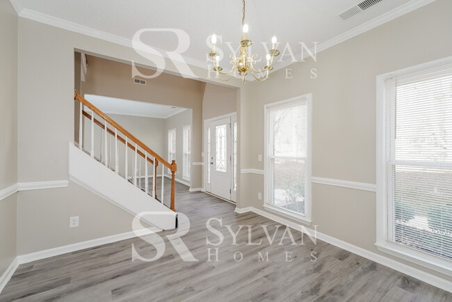 Building Photo - Prepare to be impressed by this 4 bedroom, 2.5 bathroom home