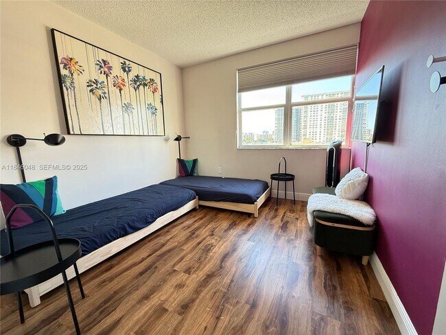 Building Photo - 17145 N Bay Rd