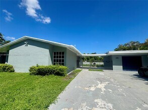 Building Photo - 3420 SW 125th Ct