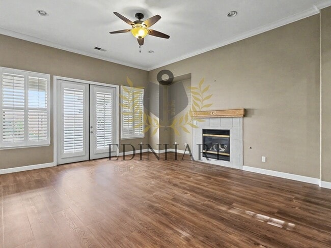 Building Photo - 818 S Apple Ave