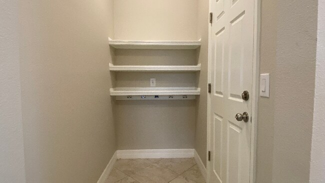 Building Photo - 2066 Cresswell St