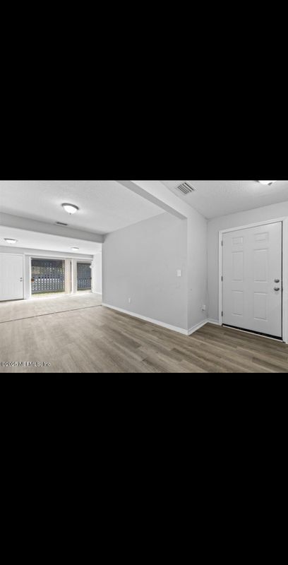 Building Photo - 9106 Jefferson Ave