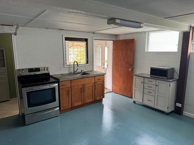 Building Photo - 2325 Palolo Ave