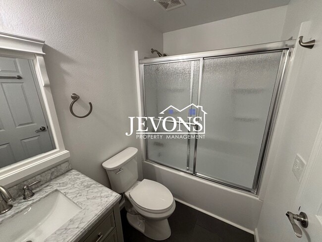 Building Photo - $500 Rent Credit - Charming 4-bedroom home with laundry and full kitchen, located near WA-17 and ...