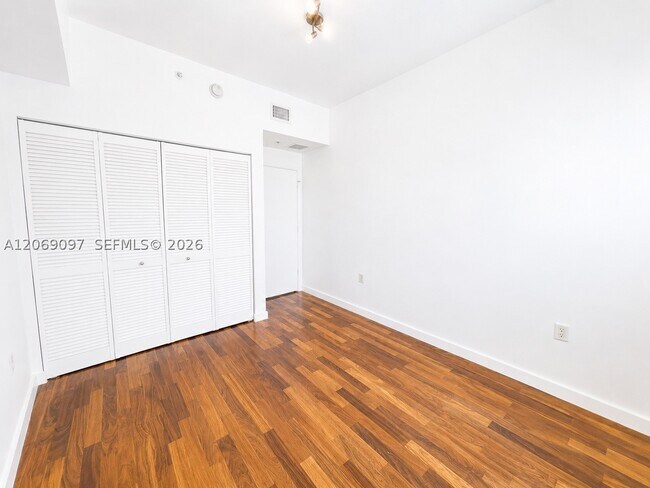 Building Photo - 6580 Indian Creek Dr