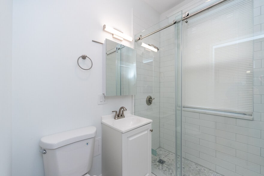 Building Photo - 95 Park Dr