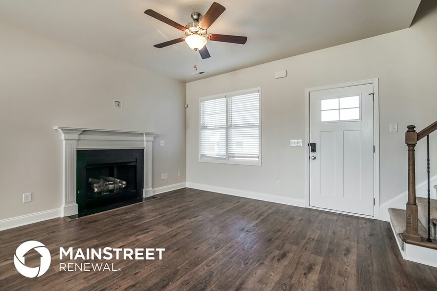 Building Photo - 187 Day Lily St