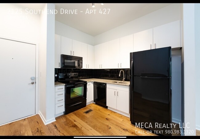 Building Photo - 2125 Southend Dr
