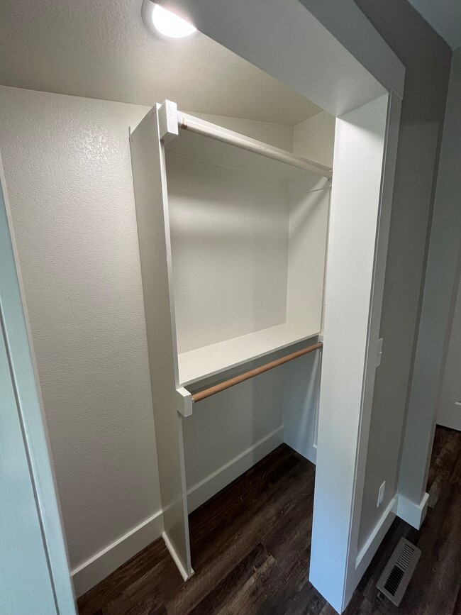 Building Photo - 415 E Jackson St