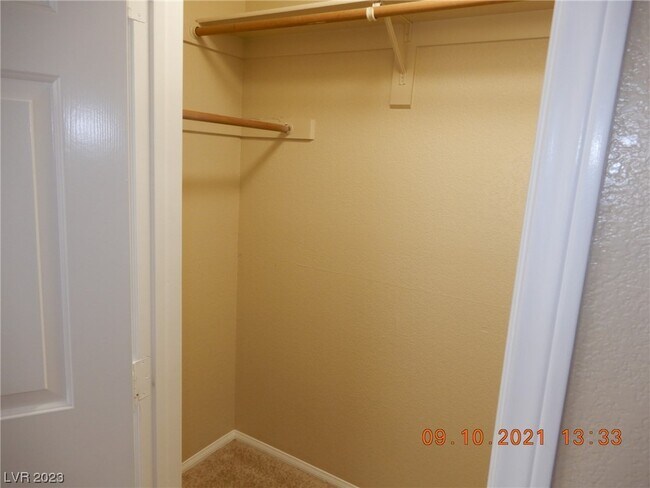 Building Photo - 7840 Millhopper Ave