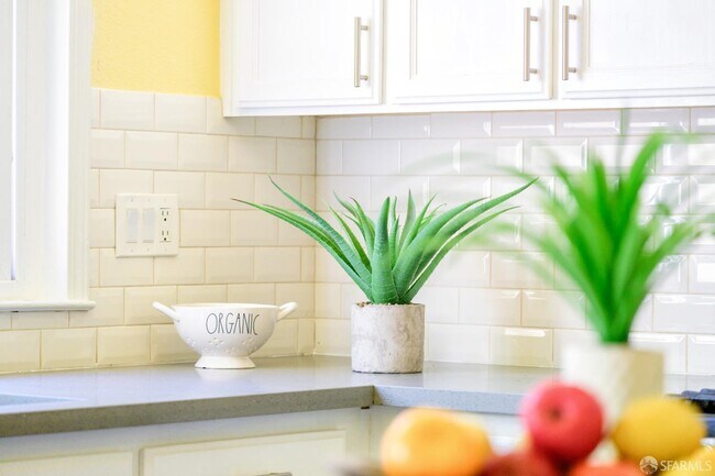 Building Photo - 5476 Summerfield Dr