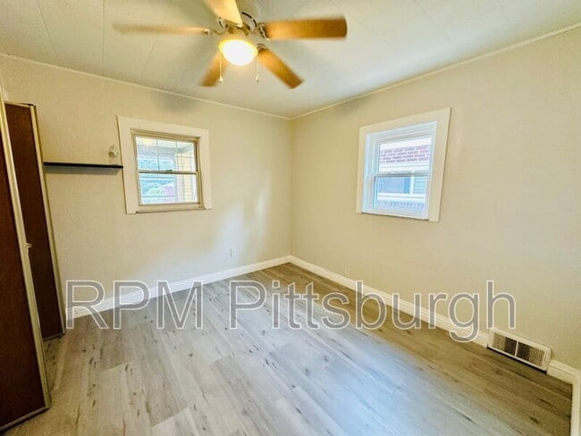Building Photo - 260 W Marigold St