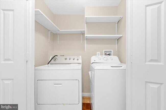 Building Photo - 461 Foxridge Dr SW