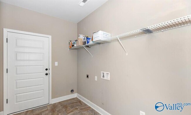 Building Photo - 138 Legacy Cove Dr SW