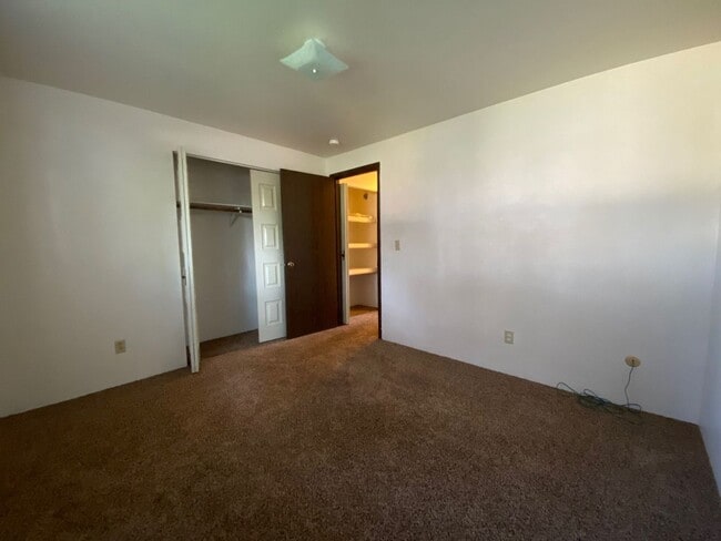 Building Photo - Cute Duplex