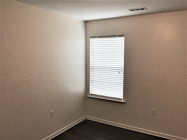 Building Photo - 1524 Eastway Dr