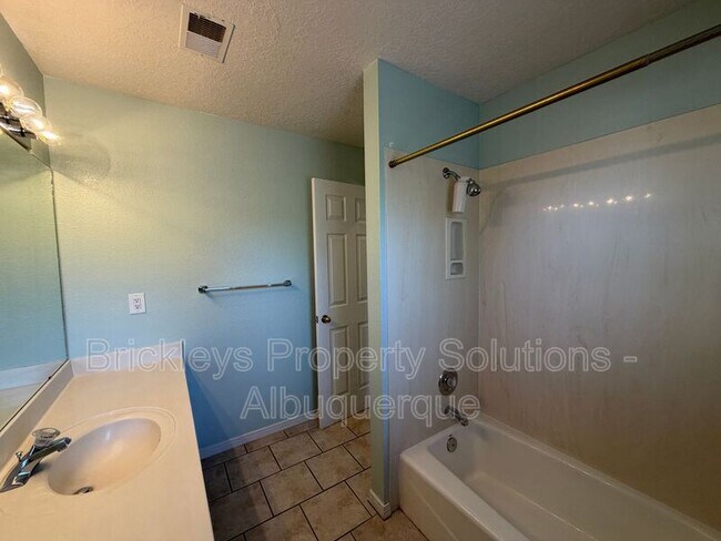 Building Photo - 6517 Glen Oak NE