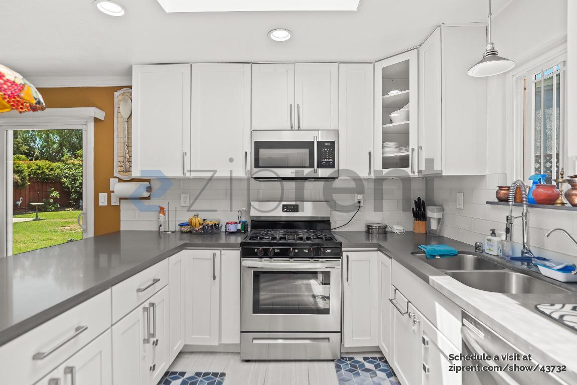 Building Photo - 5947 Southmont Ct