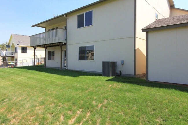 Building Photo - 4 Bedroom, 3 Bath Home in South Kennewick