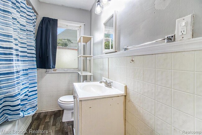 Building Photo - 22510 Frisbee St