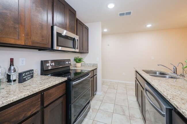 Building Photo - 5609 Montevista Dr