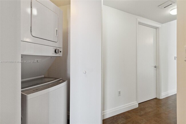 Building Photo - 16699 Collins Ave