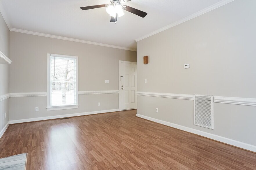 Building Photo - 212 Sleepy Creek Dr