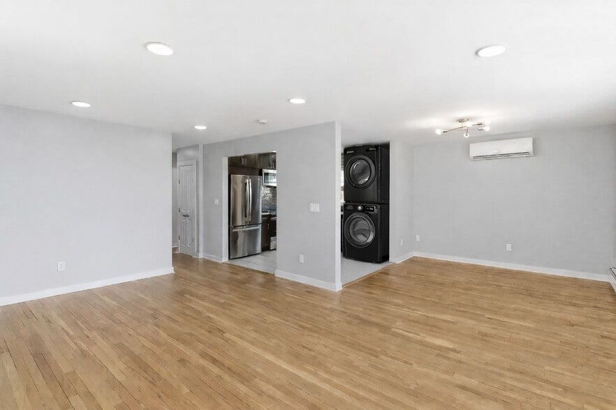 Building Photo - 19 Evelyn Ct