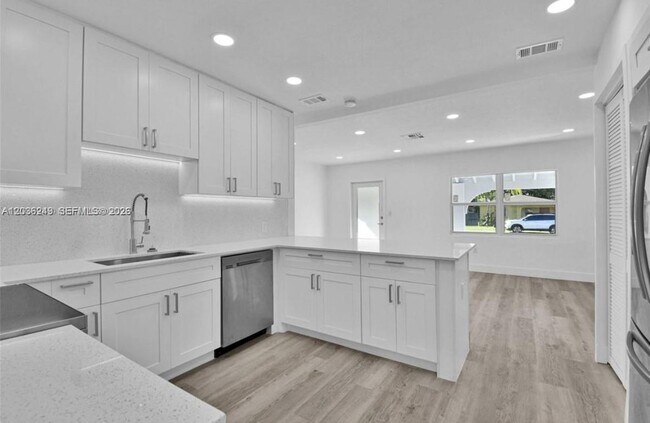 Building Photo - 6391 SW 39th St
