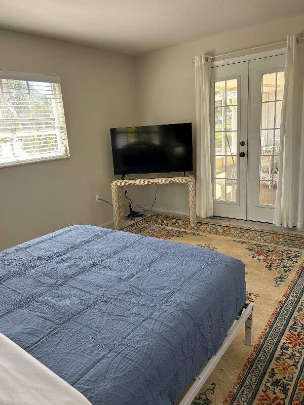 Building Photo - 1220 Lakeside Dr