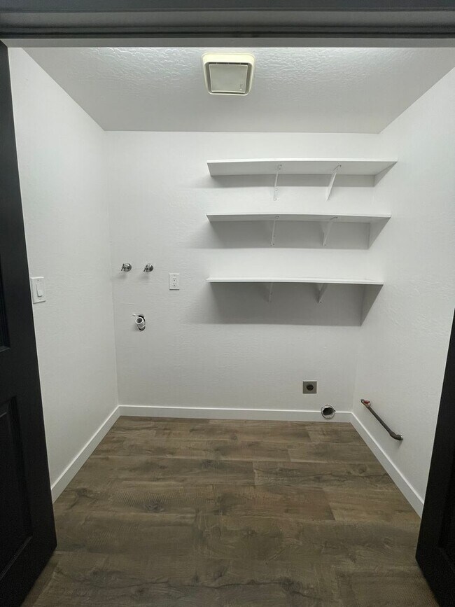 Building Photo - 3 Bed 3 Bath Ridgemark Home - Golf Course ...