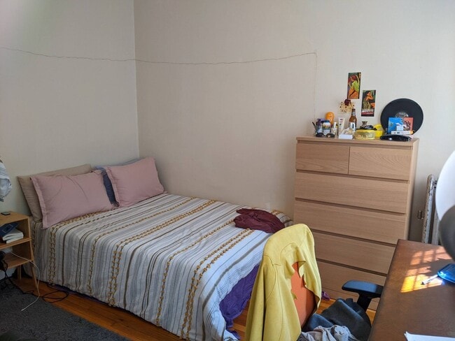 Building Photo - Amazing 3 bed in Coolidge Corner...