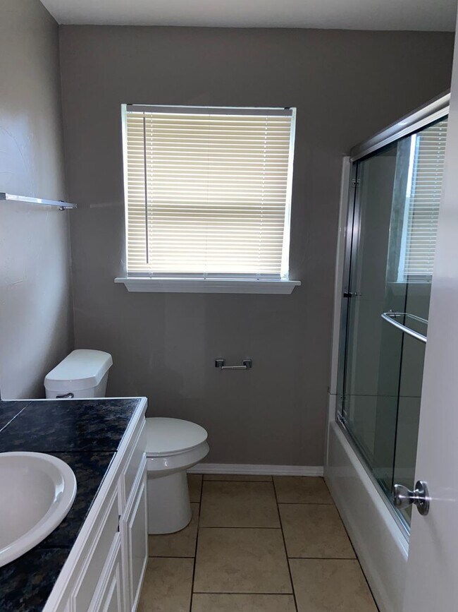 Building Photo - Ada, OK