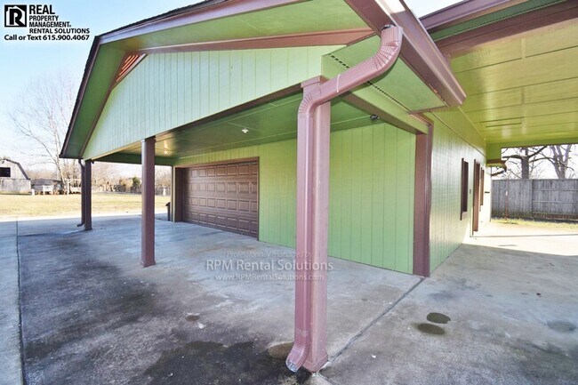 Building Photo - 3BR/2BA one level, carport+detached garage/workshop, washer/dryer included, on 1.6 acres in M'boro!