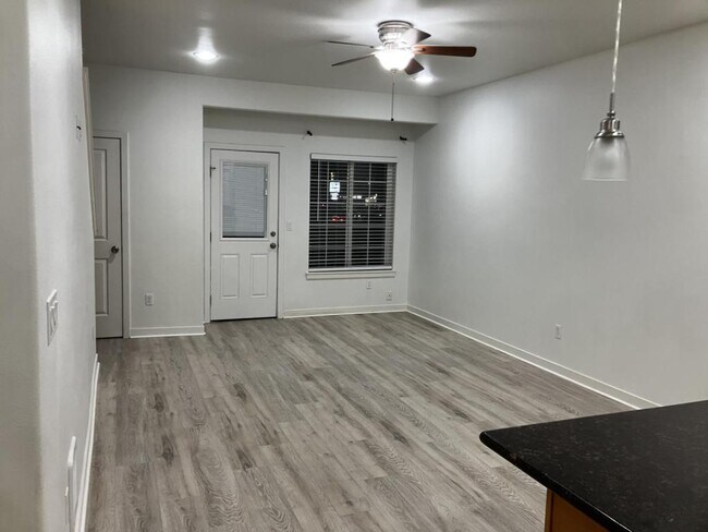 Building Photo - 2915 S 47th St