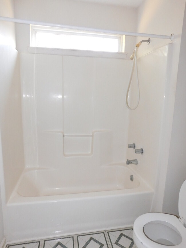 Building Photo - 213 Esquire Ct