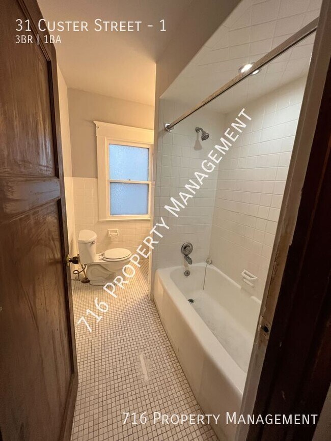 Building Photo - 31 Custer St