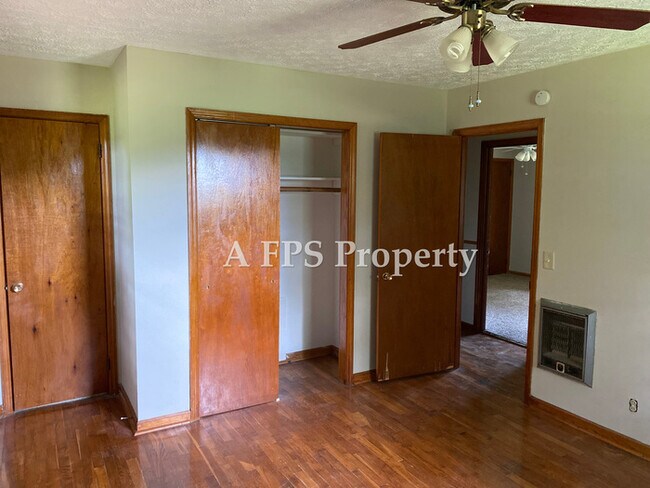 Building Photo - 583 S Holcomb Rd SW