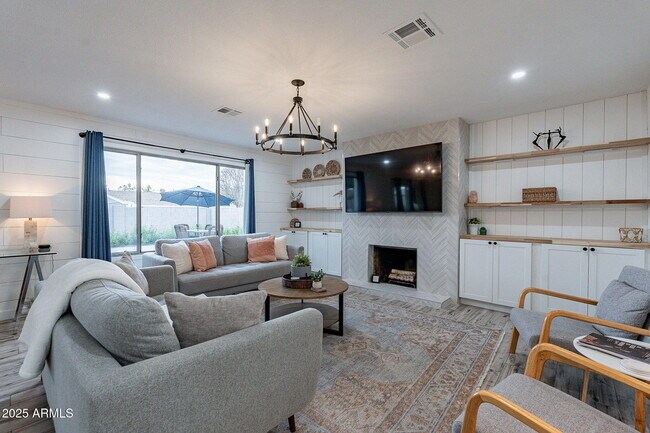 Building Photo - 8725 E Palo Verde Dr