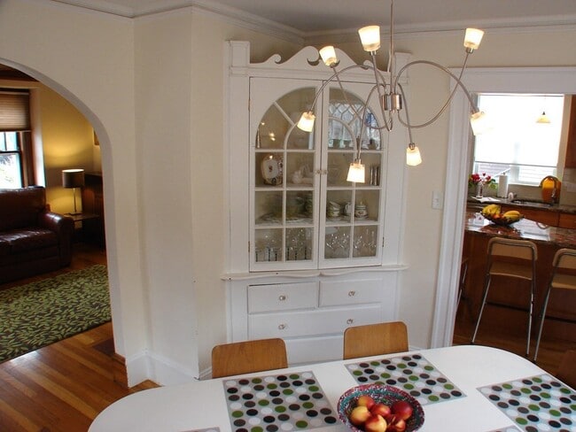 Building Photo - 128 Brooks Ave