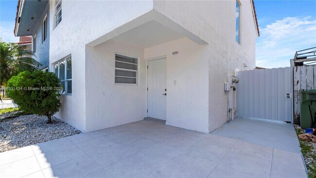 Building Photo - 2412 W 54th Pl