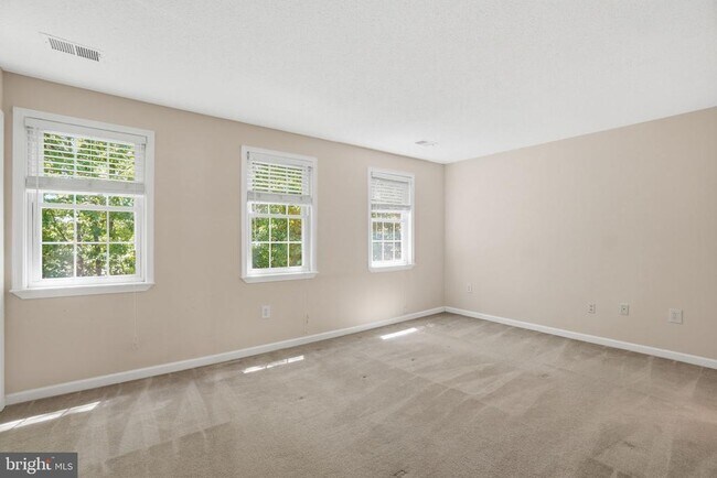 Building Photo - 2391 Hunters Square Ct