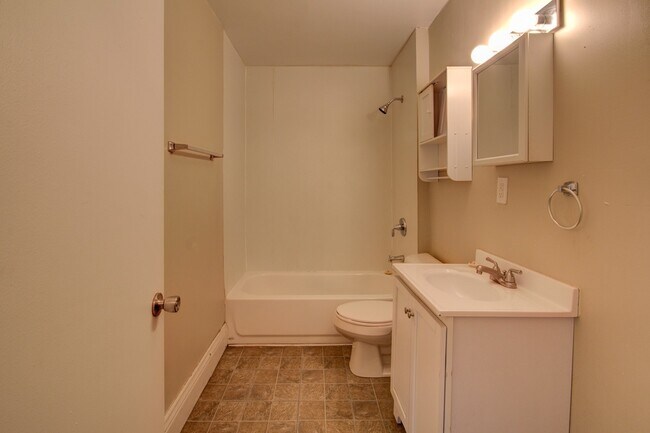 Building Photo - SL AAC1228