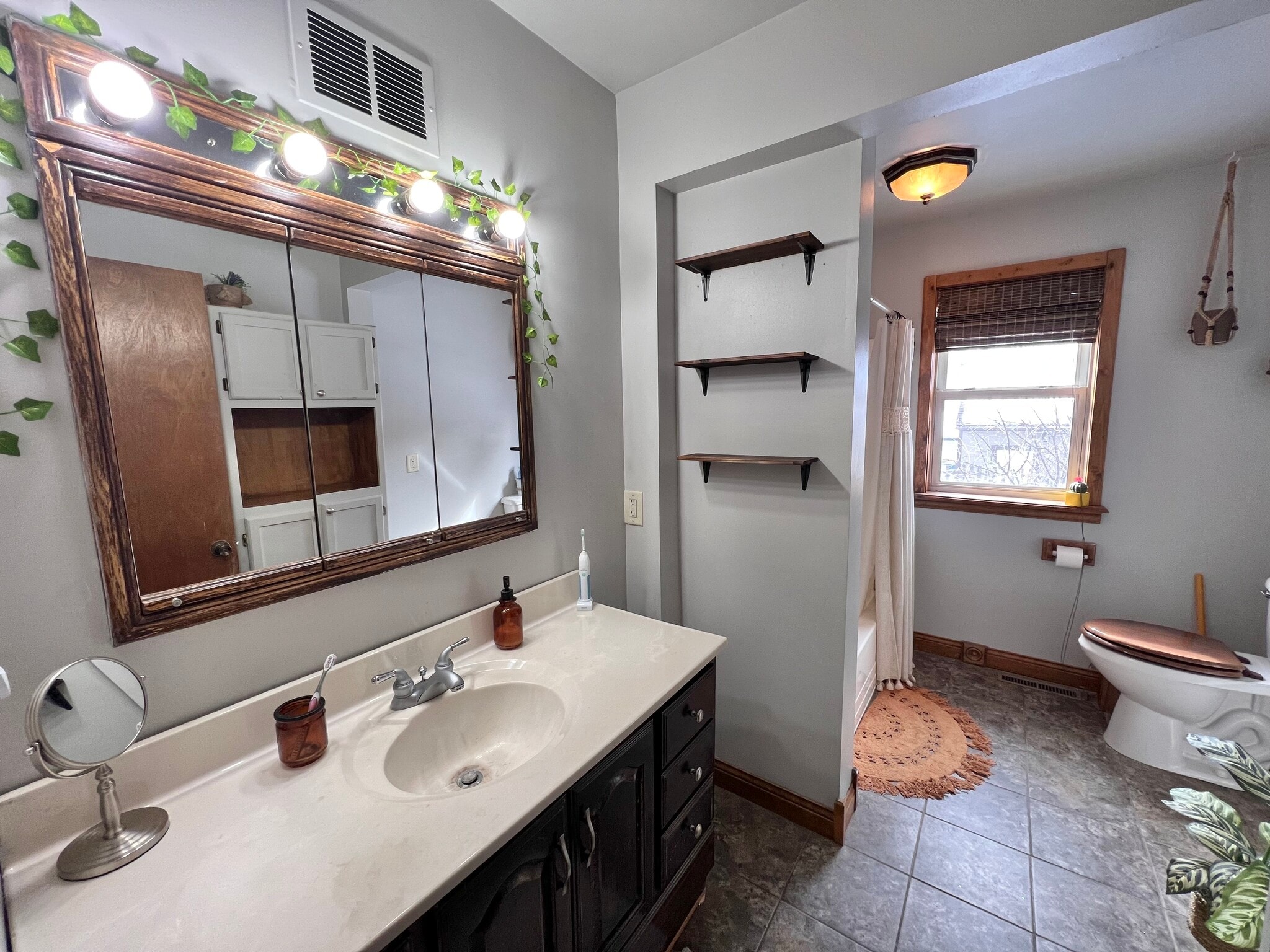 Main Floor Full Bath - 221 7th Ave N
