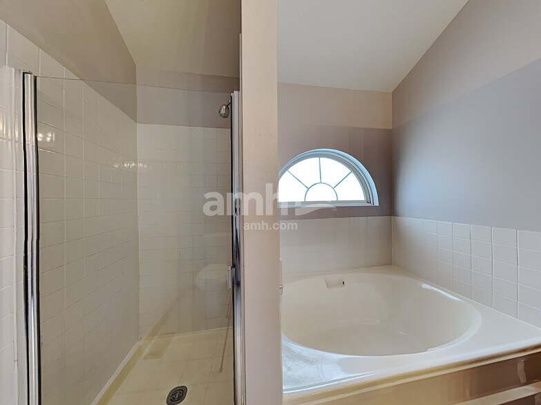 Building Photo - 571 Jenna Dr