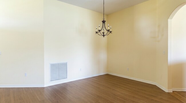 Building Photo - 515 South Valencia Cir SW