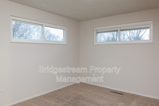 Building Photo - 5280 Monitor Dr