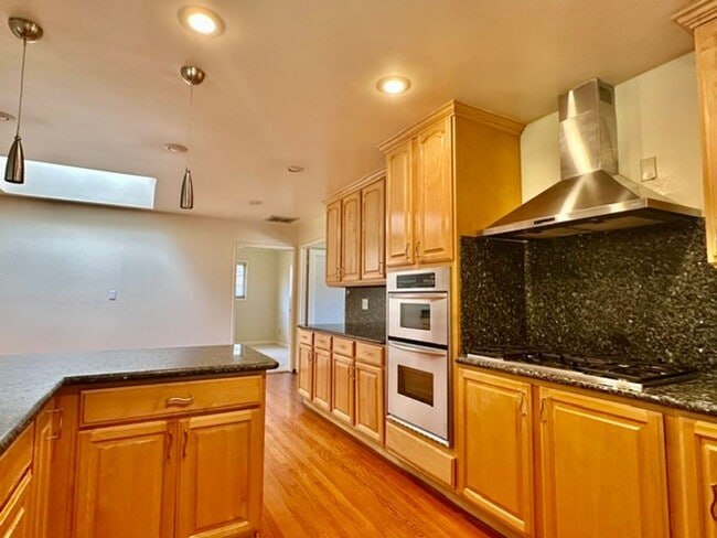 Building Photo - Lovely Saratoga Single-Level Home in Great Neighborhood!